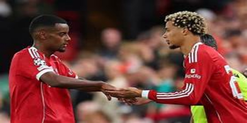 曼联与后防线的稳定策略-九游娱乐