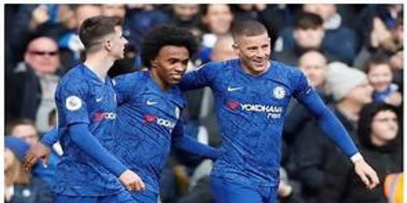 九游娱乐深度观察：情感足球与职业现实的交织-九游娱乐